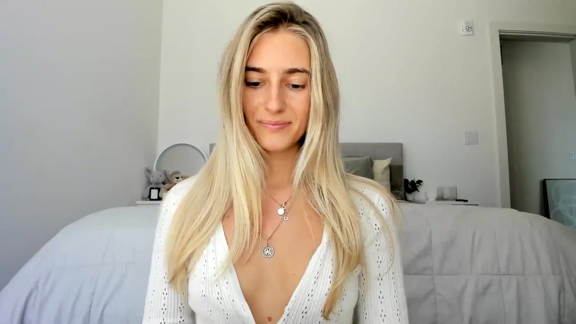 Gallery image thumbnail from Vodka_Queen's myfreecams stream on, 08/29/2024, 19:39 image 4 of 20