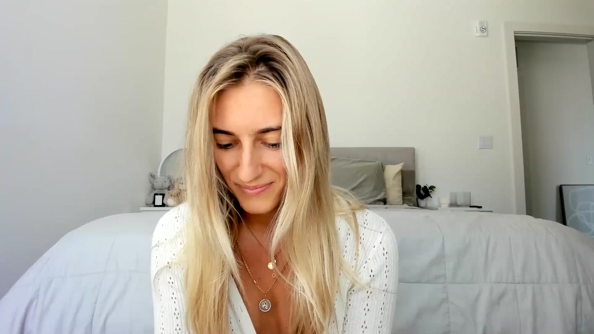 Gallery image thumbnail from Vodka_Queen's myfreecams stream on, 08/29/2024, 19:39 image 14 of 20