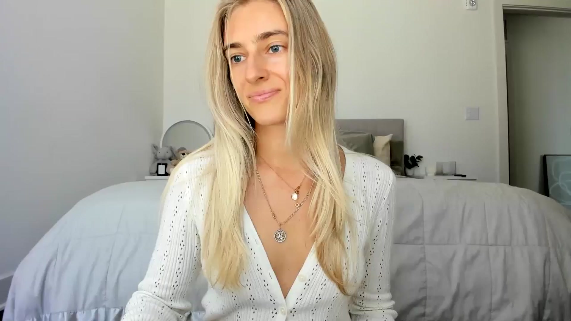 Gallery image thumbnail from Vodka_Queen's myfreecams stream on, 08/29/2024, 19:39 image 1 of 20