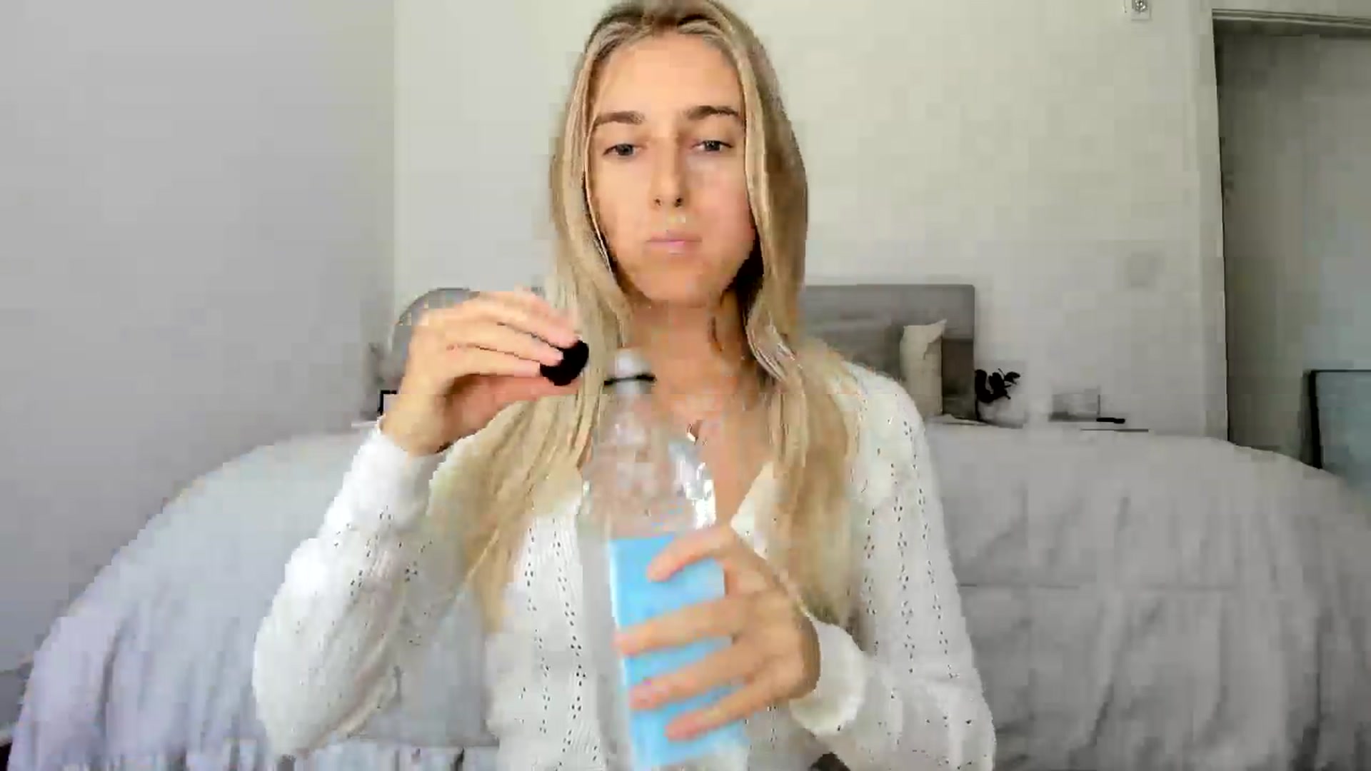 Gallery image thumbnail from Vodka_Queen's myfreecams stream on, 08/29/2024, 19:39 image 2 of 20