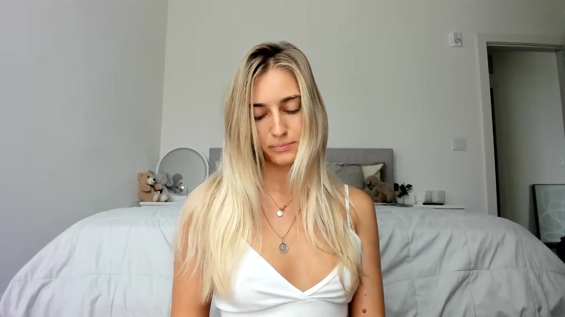 Gallery image thumbnail from Vodka_Queen's myfreecams stream on, 08/30/2024, 16:12 image 17 of 20