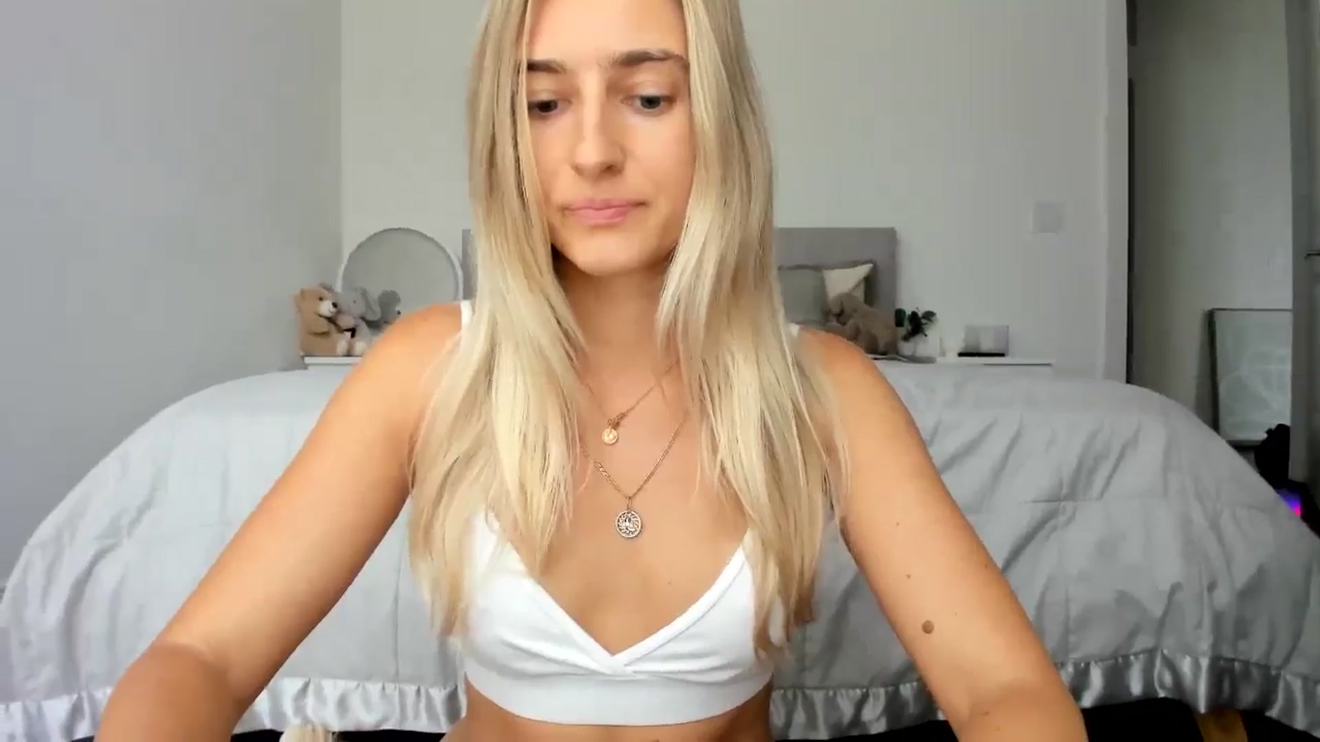 Gallery image thumbnail from Vodka_Queen's myfreecams stream on, 08/30/2024, 16:12 image 16 of 20