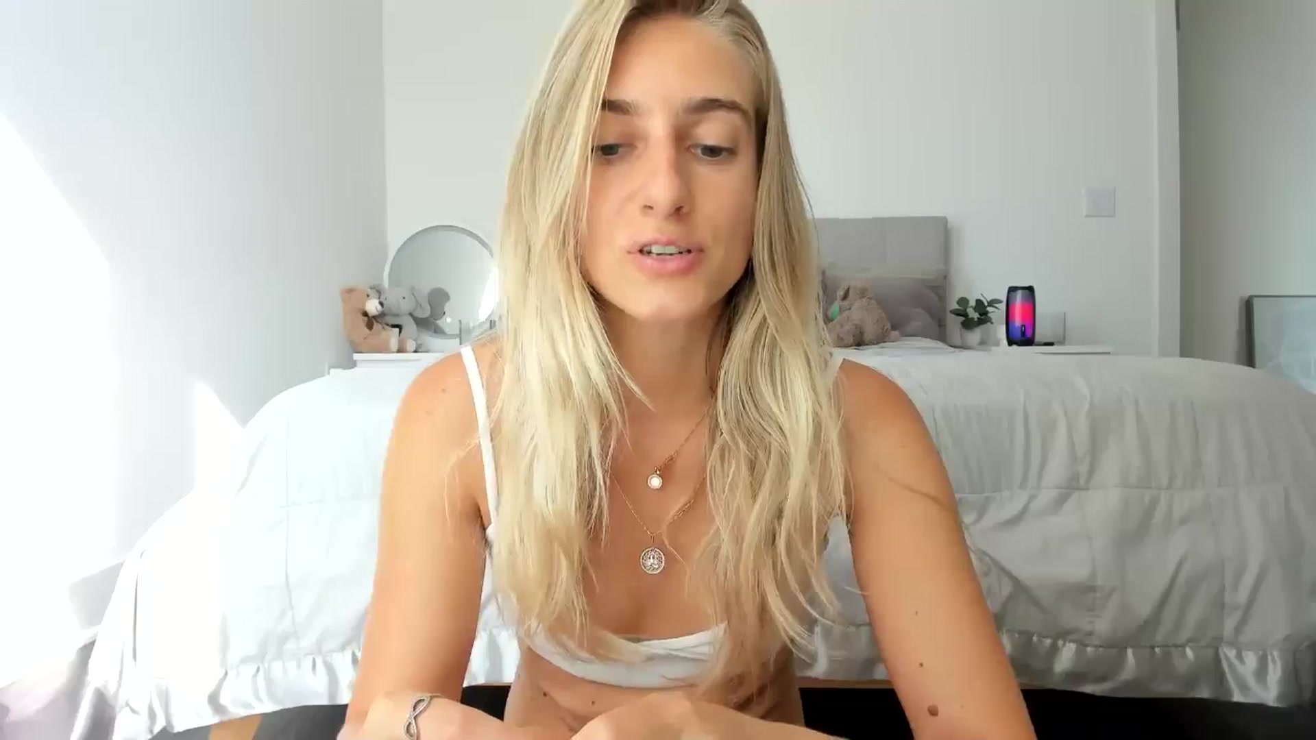 Gallery image thumbnail from Vodka_Queen's myfreecams stream on, 09/14/2024, 24:16 image 8 of 20
