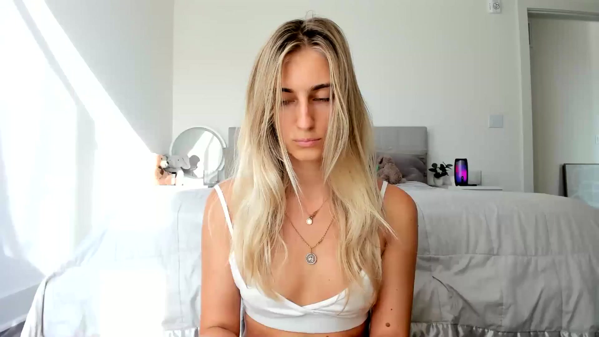 Gallery image thumbnail from Vodka_Queen's myfreecams stream on, 09/14/2024, 24:16 image 17 of 20