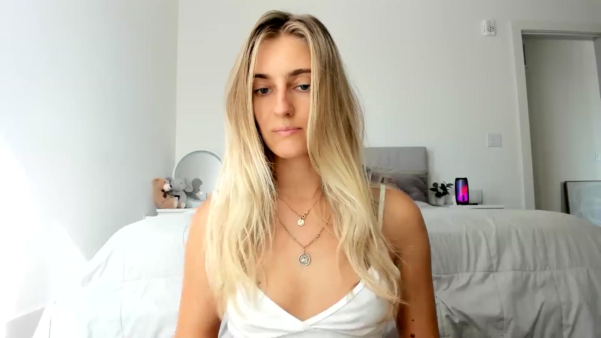 Gallery image thumbnail from Vodka_Queen's myfreecams stream on, 09/14/2024, 24:16 image 6 of 20