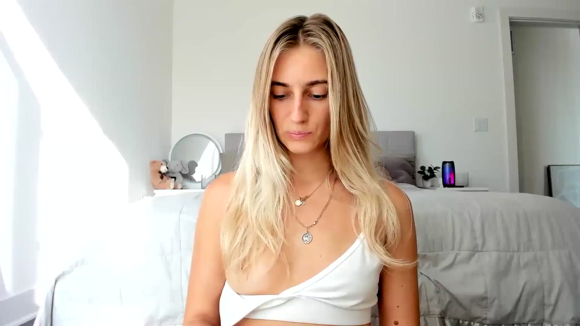 Gallery image thumbnail from Vodka_Queen's myfreecams stream on, 09/14/2024, 24:16 image 14 of 20