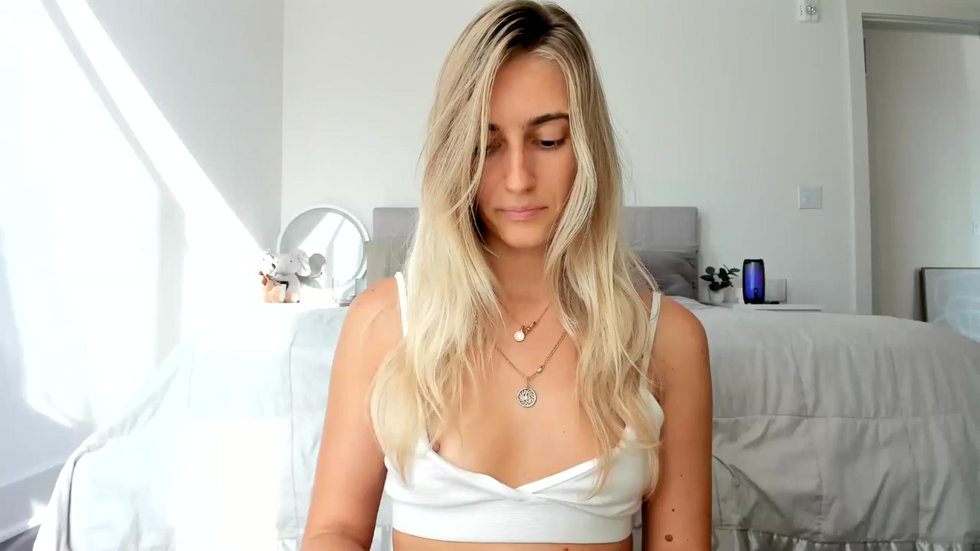 Gallery image thumbnail from Vodka_Queen's myfreecams stream on, 09/14/2024, 24:16 image 18 of 20