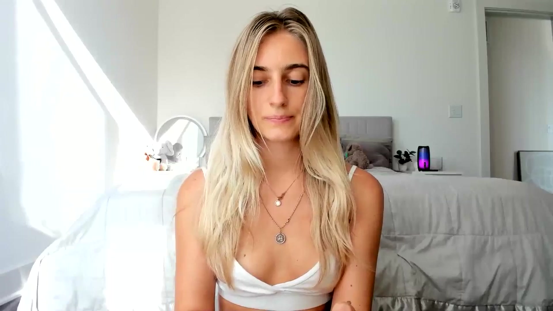 Gallery image thumbnail from Vodka_Queen's myfreecams stream on, 09/14/2024, 24:16 image 19 of 20