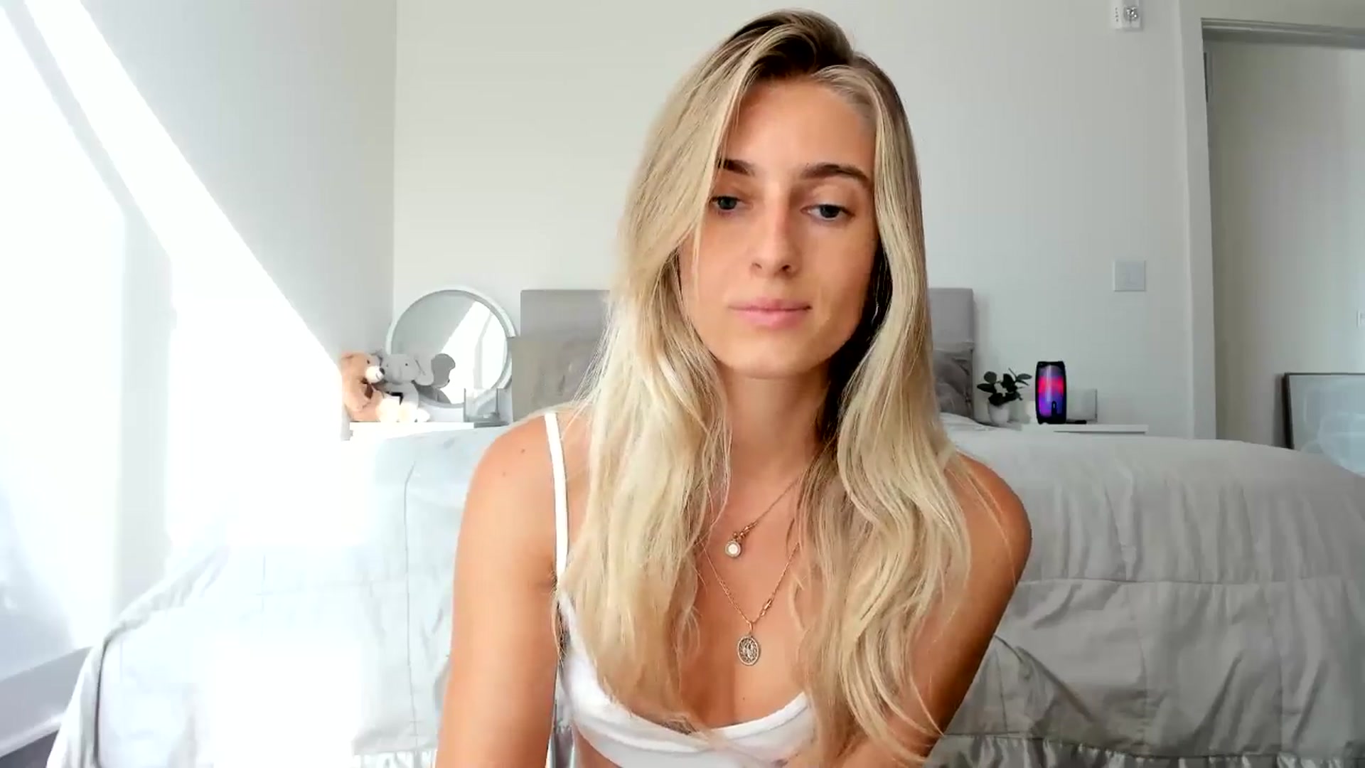 Gallery image thumbnail from Vodka_Queen's myfreecams stream on, 09/14/2024, 24:16 image 16 of 20