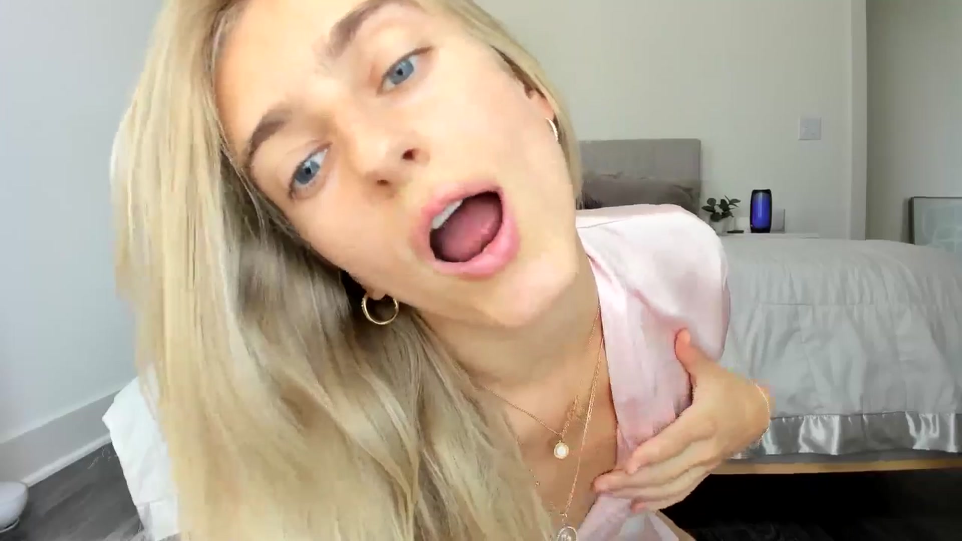 Gallery image thumbnail from Vodka_Queen's myfreecams stream on, 09/14/2024, 23:11 image 4 of 20