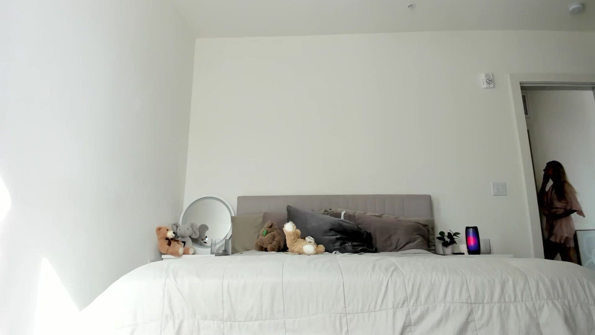 Gallery image thumbnail from Vodka_Queen's myfreecams stream on, 09/14/2024, 23:11 image 15 of 20