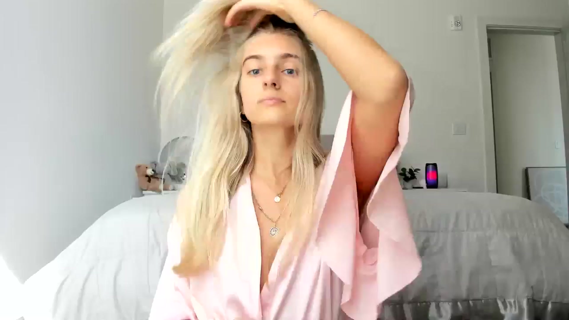 Gallery image thumbnail from Vodka_Queen's myfreecams stream on, 09/14/2024, 23:11 image 10 of 20