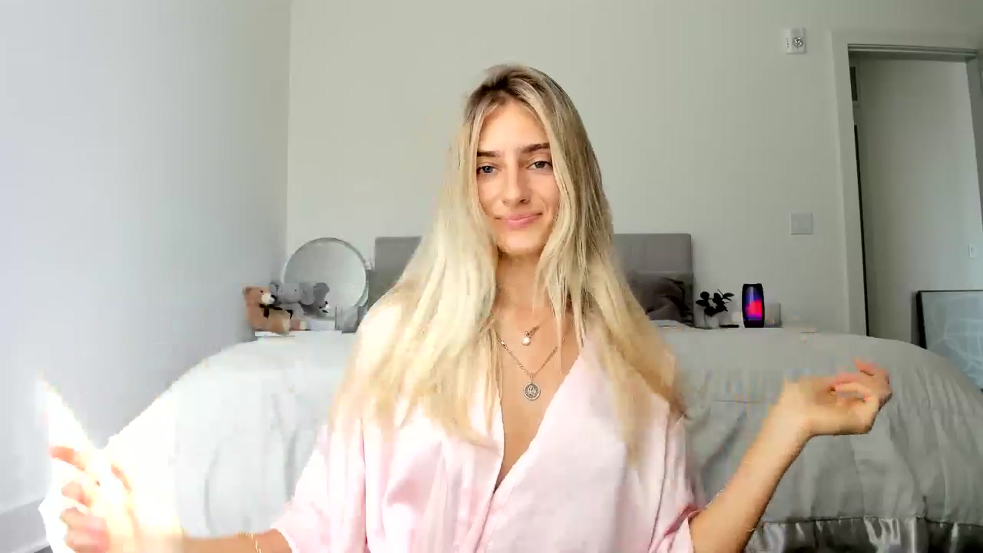 Gallery image thumbnail from Vodka_Queen's myfreecams stream on, 09/14/2024, 23:11 image 13 of 20