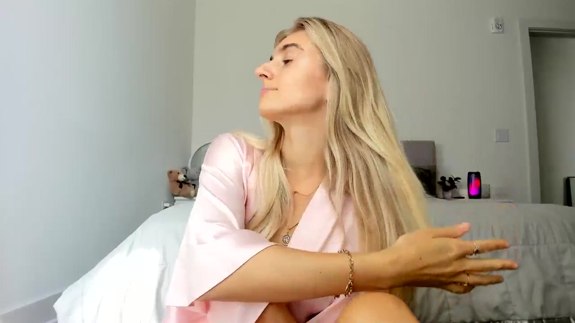 Gallery image thumbnail from Vodka_Queen's myfreecams stream on, 09/14/2024, 23:11 image 6 of 20