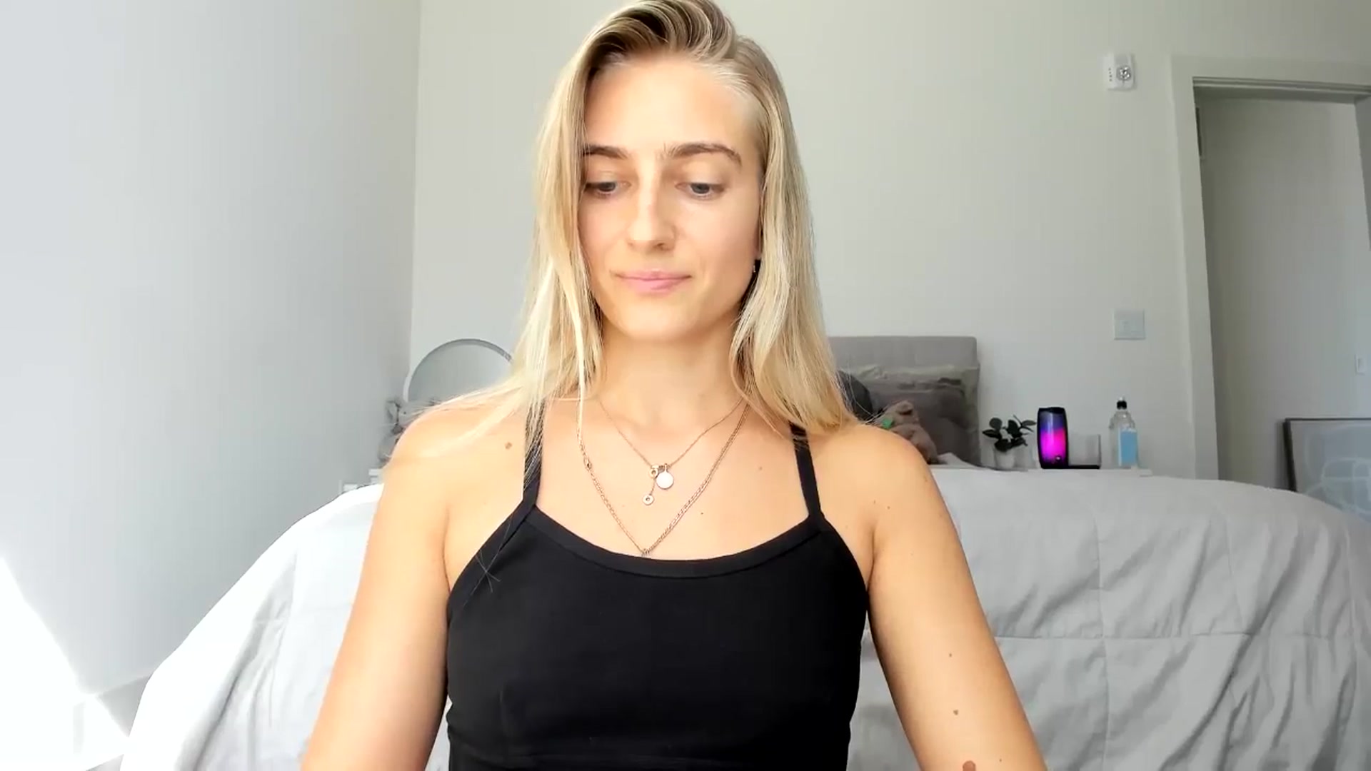 Gallery image thumbnail from Vodka_Queen's myfreecams stream on, 09/17/2024, 06:01 image 12 of 20