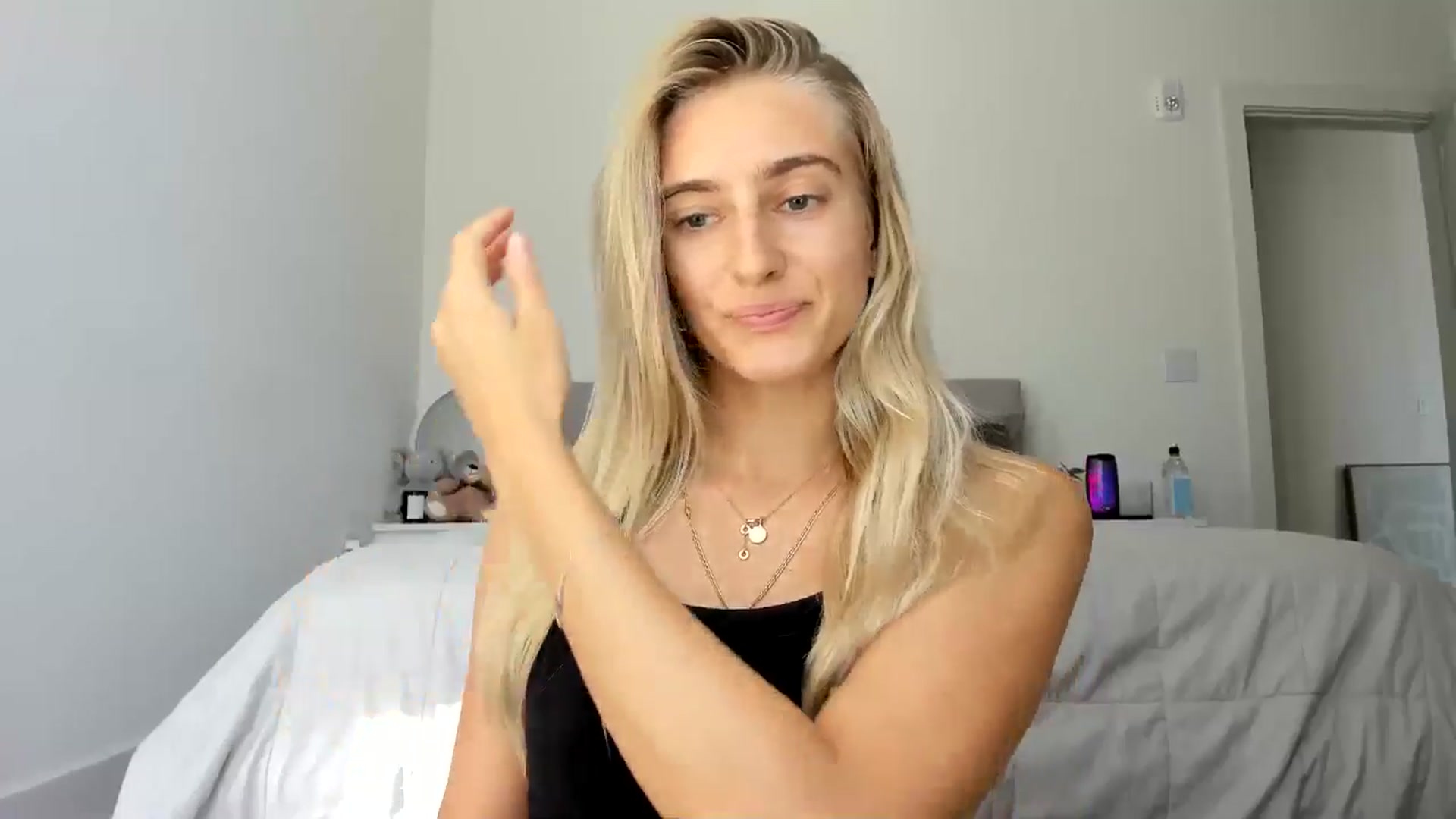Gallery image thumbnail from Vodka_Queen's myfreecams stream on, 09/17/2024, 06:01 image 6 of 20
