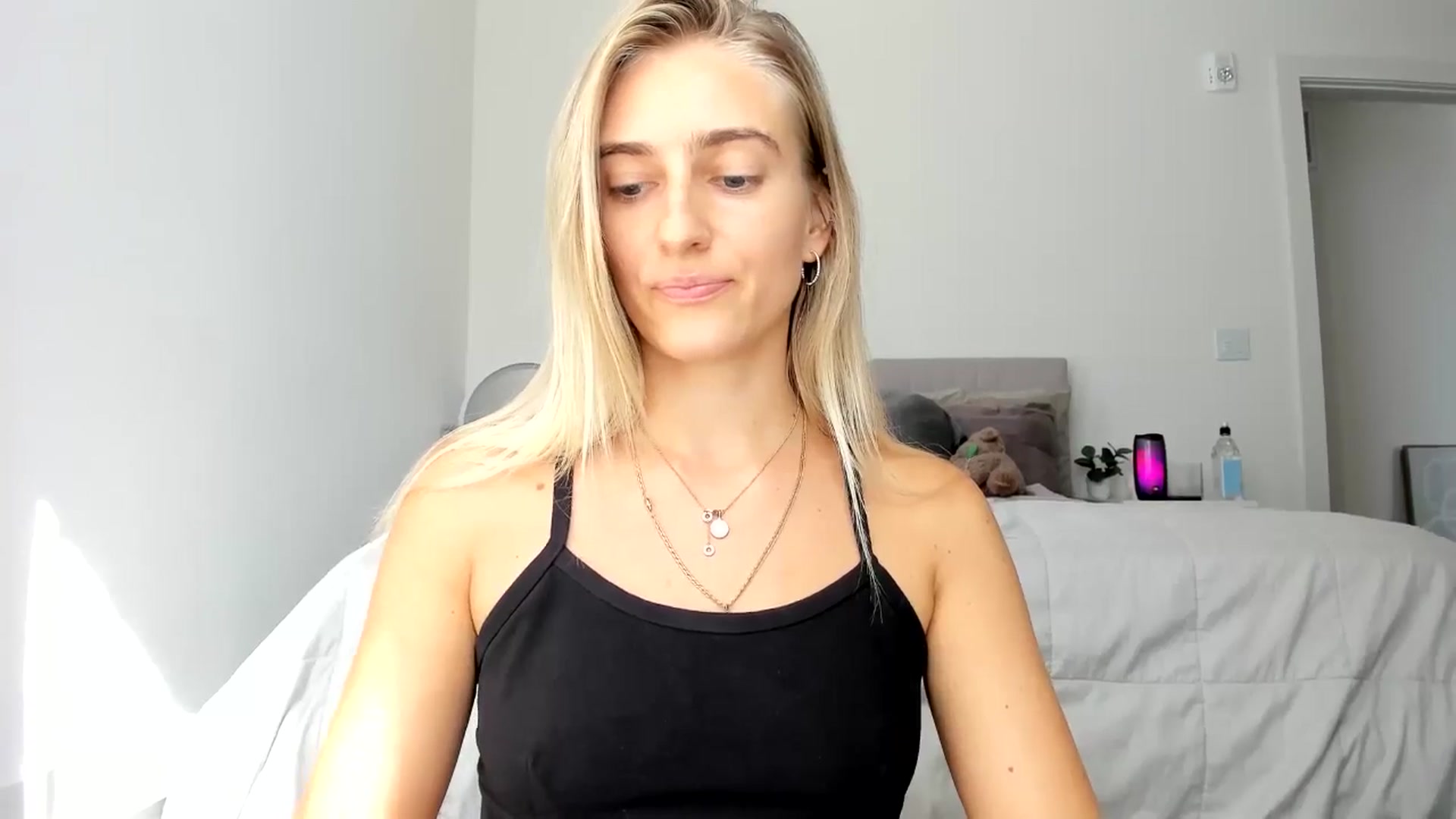 Gallery image thumbnail from Vodka_Queen's myfreecams stream on, 09/17/2024, 06:01 image 14 of 20