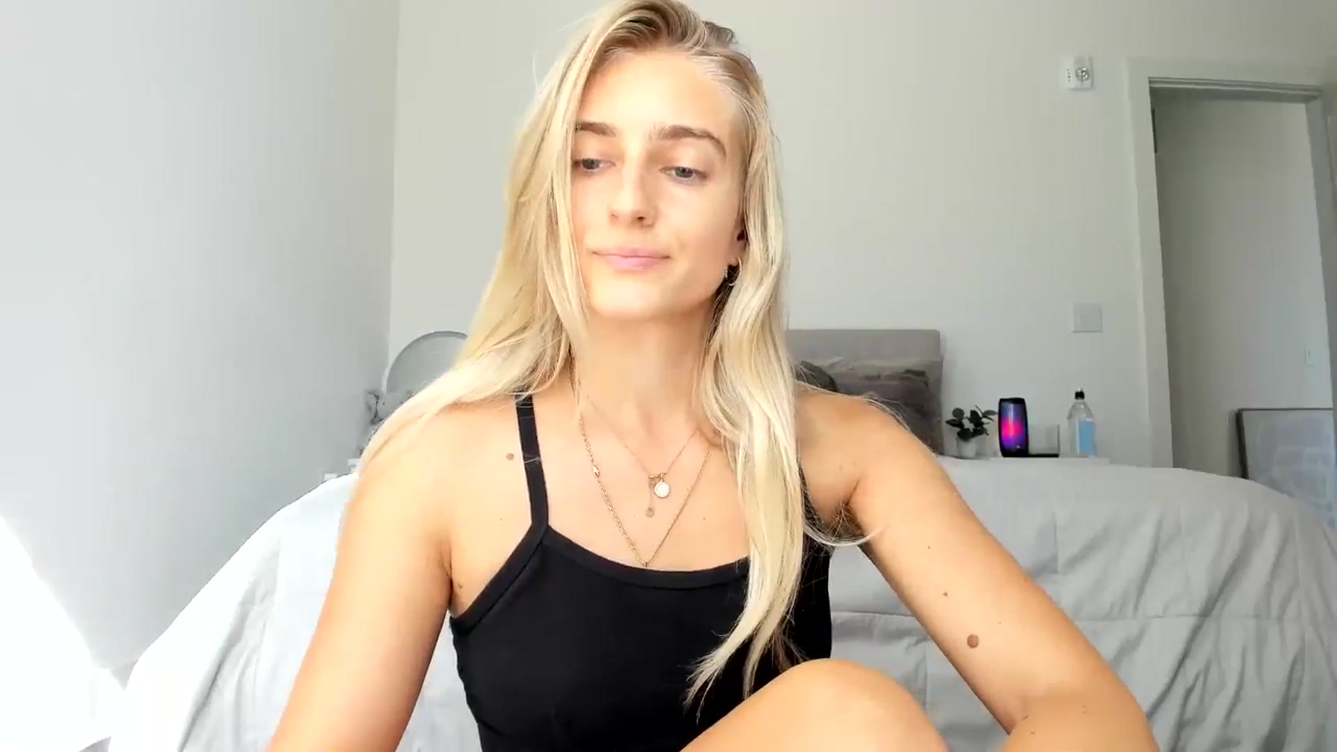 Gallery image thumbnail from Vodka_Queen's myfreecams stream on, 09/17/2024, 06:01 image 13 of 20