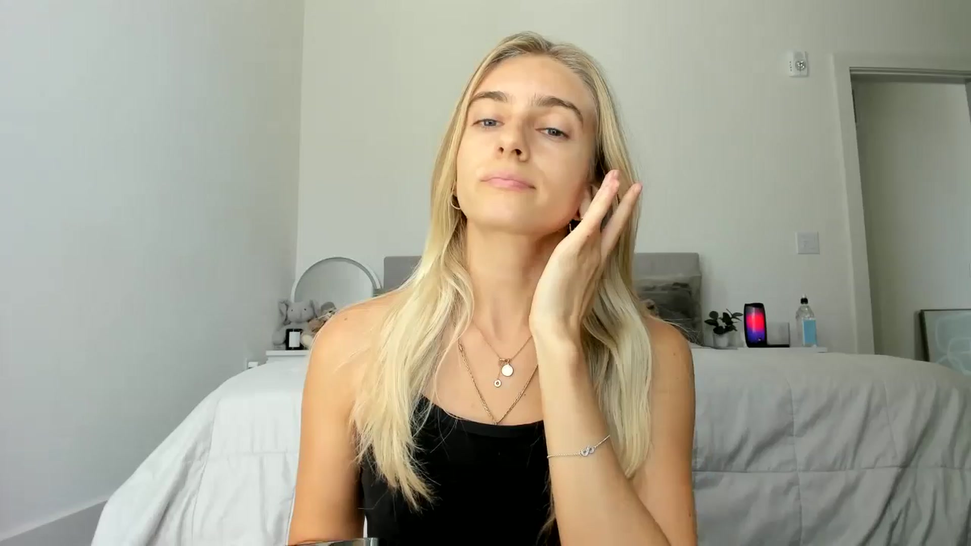 Gallery image thumbnail from Vodka_Queen's myfreecams stream on, 09/17/2024, 06:01 image 4 of 20