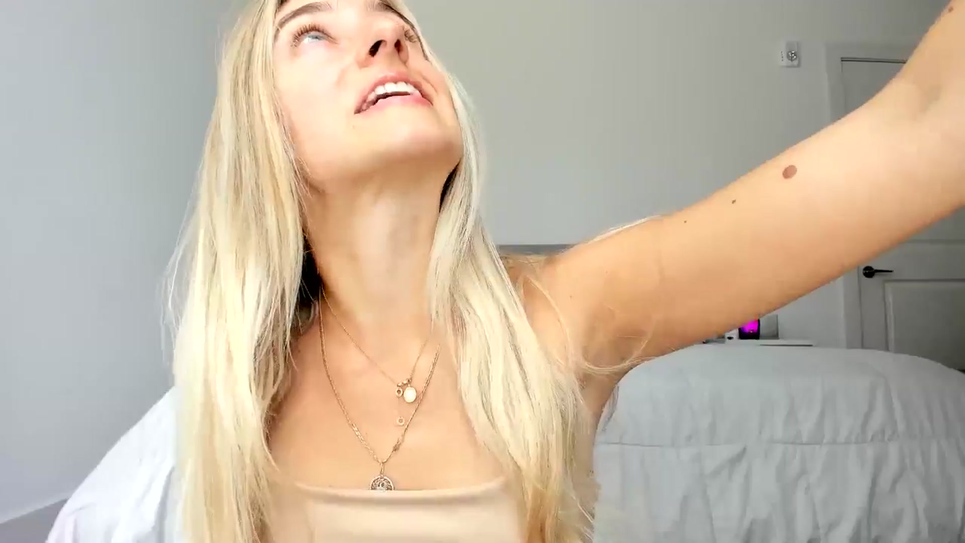 Gallery image thumbnail from Vodka_Queen's myfreecams stream on, 09/19/2024, 21:50 image 13 of 20