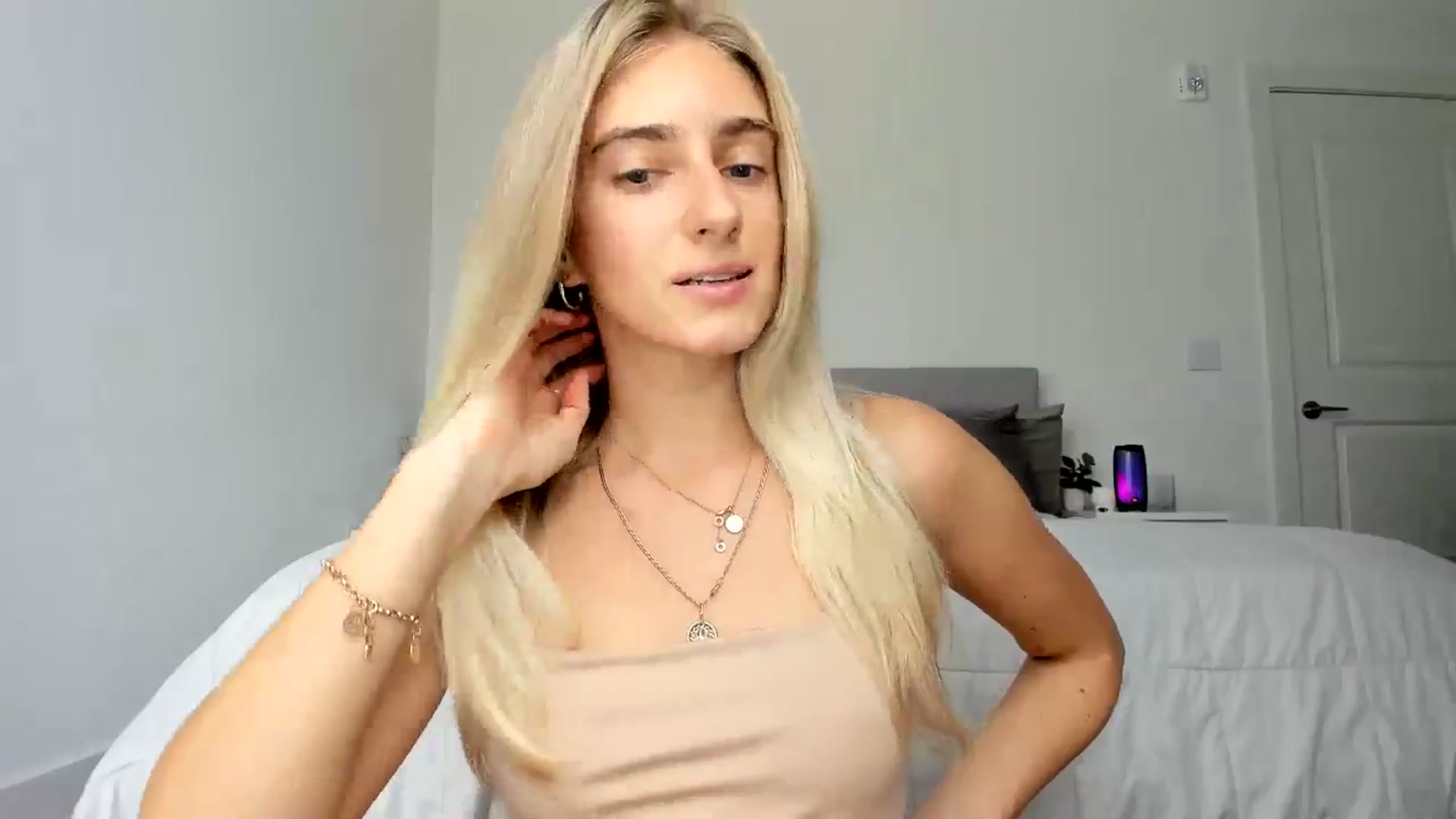 Gallery image thumbnail from Vodka_Queen's myfreecams stream on, 09/19/2024, 21:50 image 9 of 20
