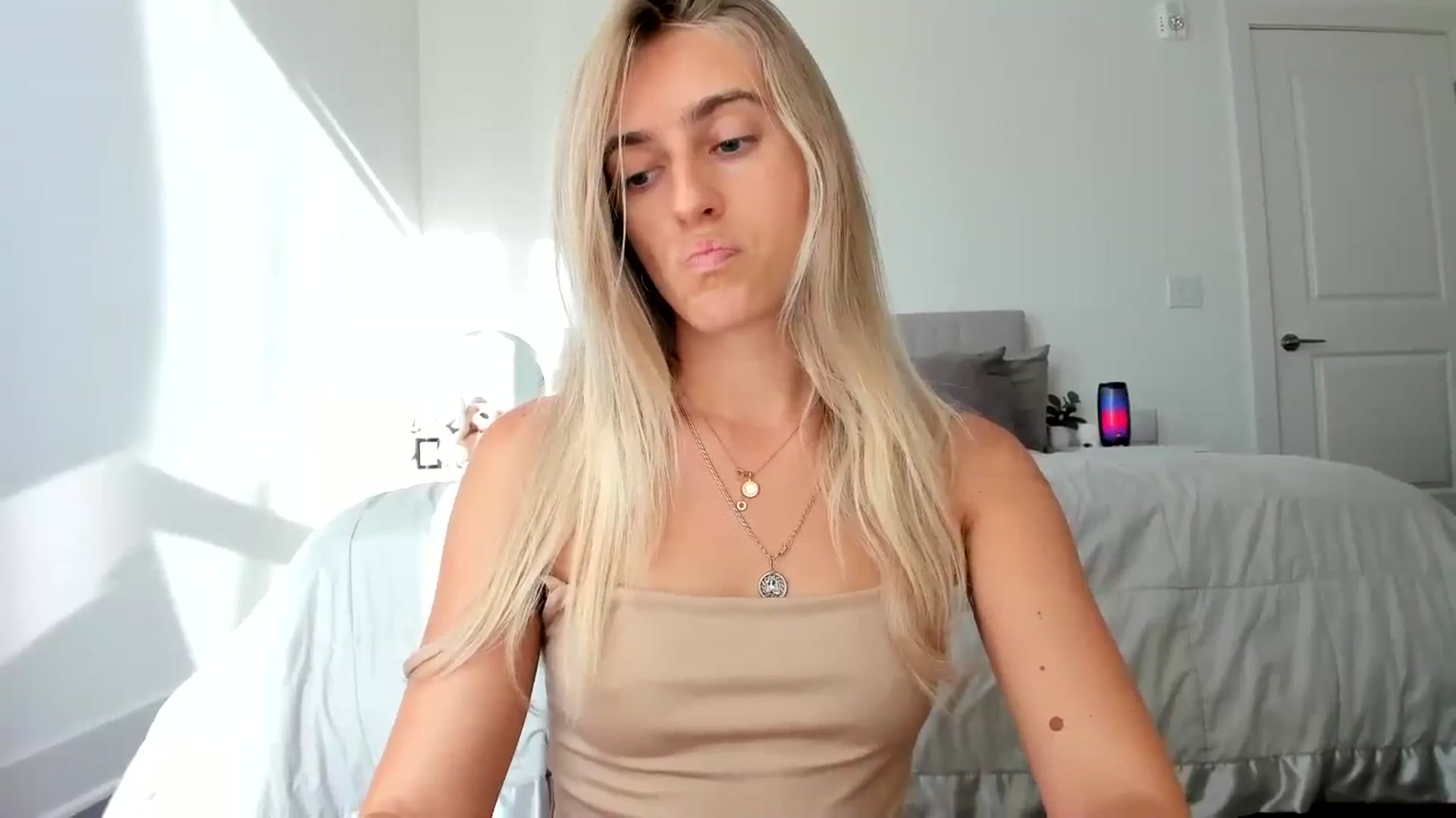 Gallery image thumbnail from Vodka_Queen's myfreecams stream on, 09/20/2024, 24:54 image 19 of 20