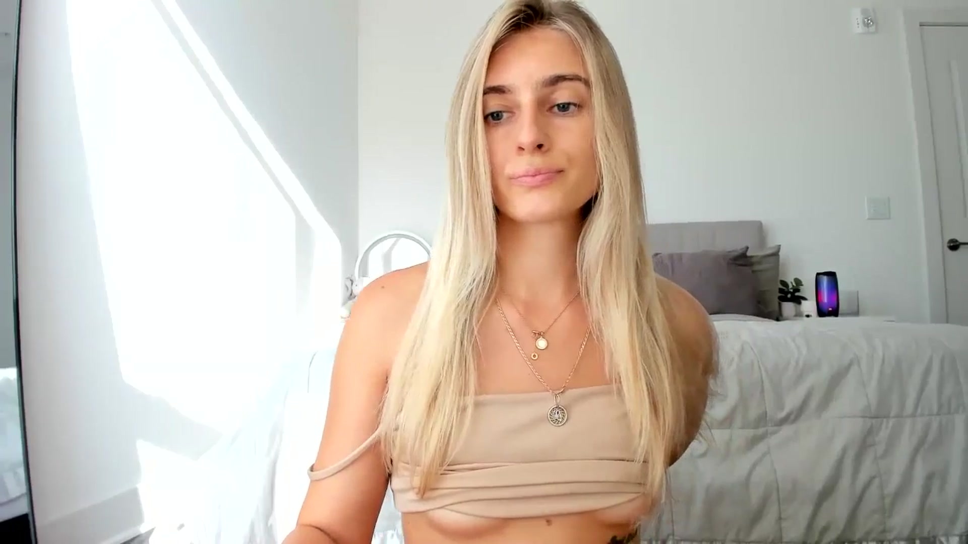 Gallery image thumbnail from Vodka_Queen's myfreecams stream on, 09/20/2024, 24:54 image 14 of 20