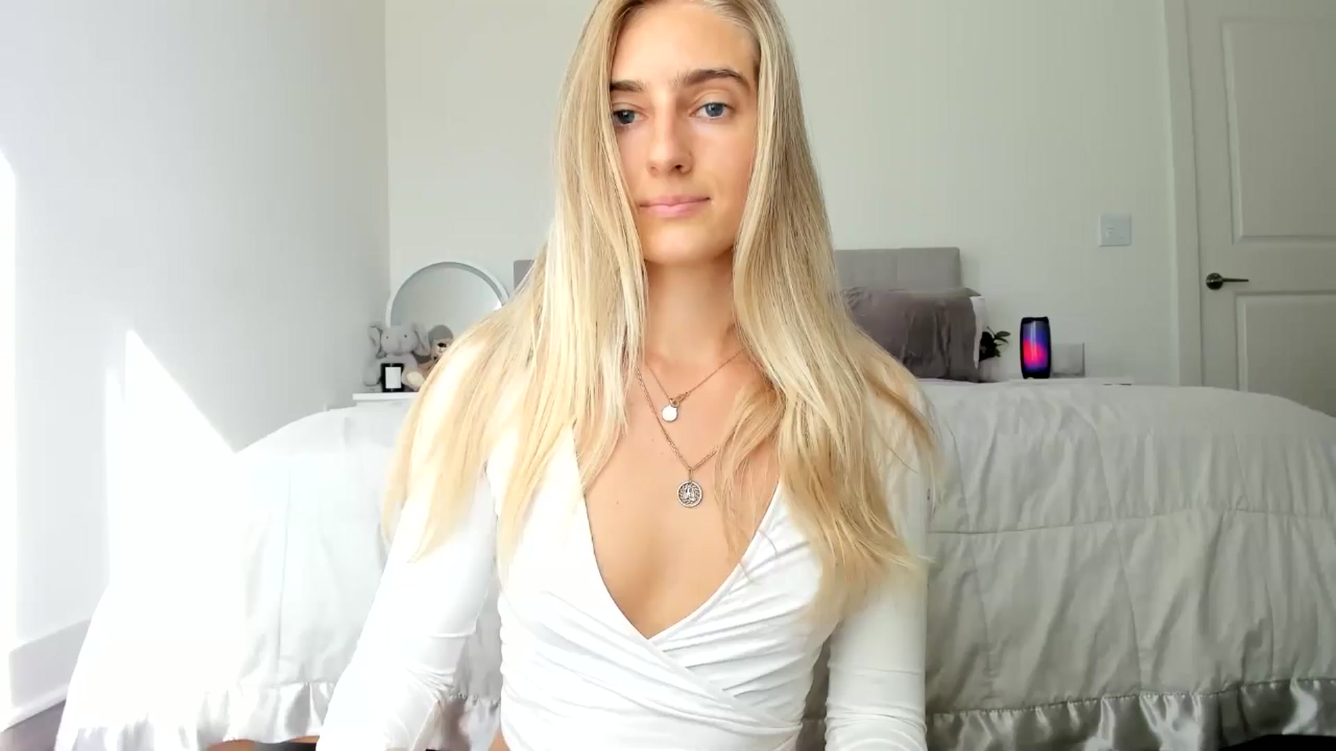 Gallery image thumbnail from Vodka_Queen's myfreecams stream on, 09/20/2024, 23:34 image 15 of 20