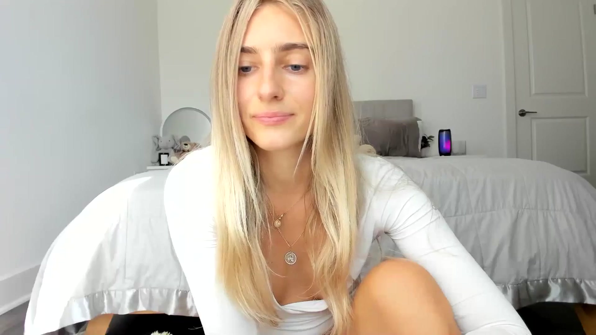 Gallery image thumbnail from Vodka_Queen's myfreecams stream on, 09/20/2024, 23:34 image 7 of 20