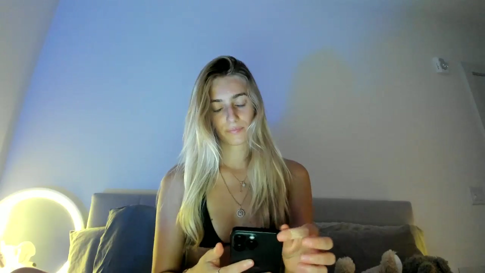 Gallery image thumbnail from Vodka_Queen's myfreecams stream on, 09/23/2024, 03:35 image 17 of 20