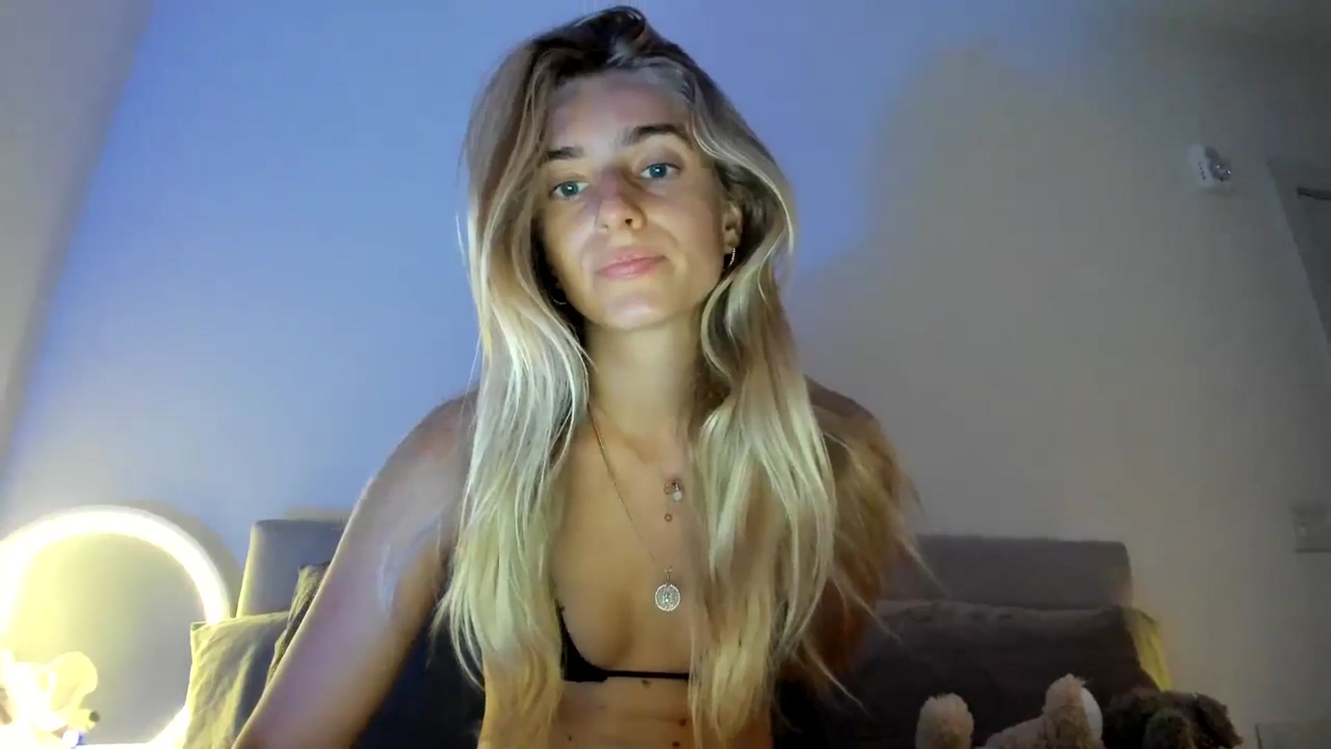 Gallery image thumbnail from Vodka_Queen's myfreecams stream on, 09/23/2024, 03:35 image 16 of 20