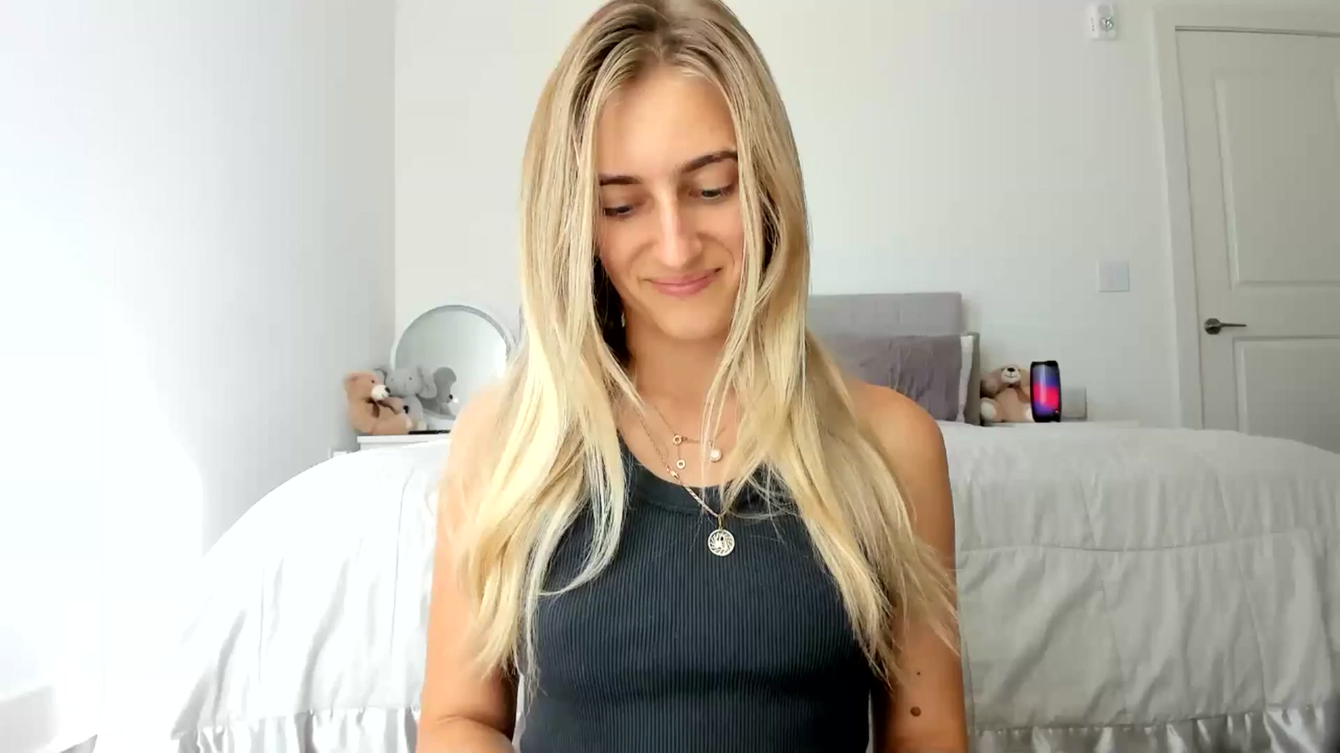 Gallery image thumbnail from Vodka_Queen's myfreecams stream on, 09/23/2024, 23:46 image 5 of 20