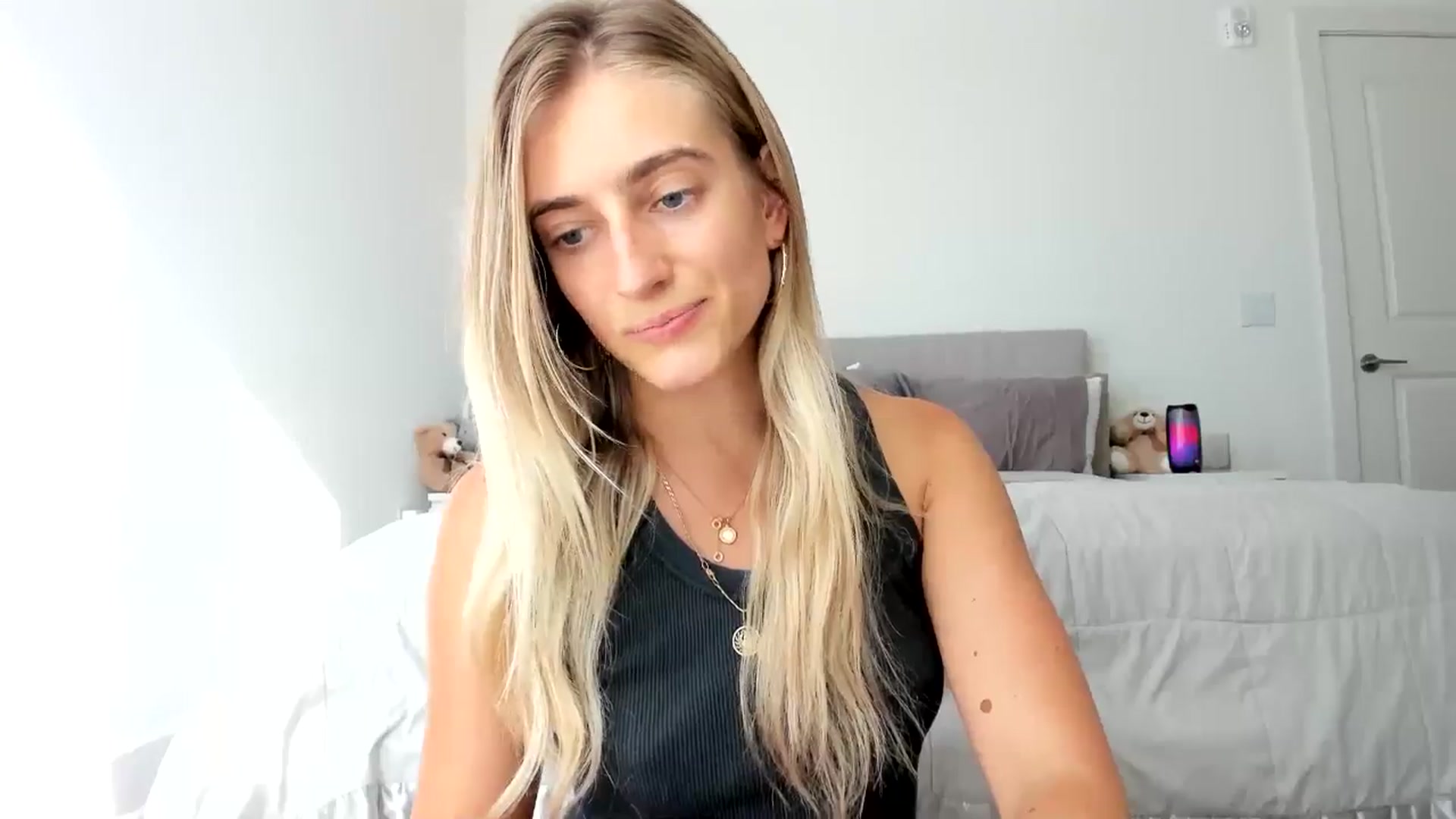 Gallery image thumbnail from Vodka_Queen's myfreecams stream on, 09/23/2024, 23:46 image 10 of 20