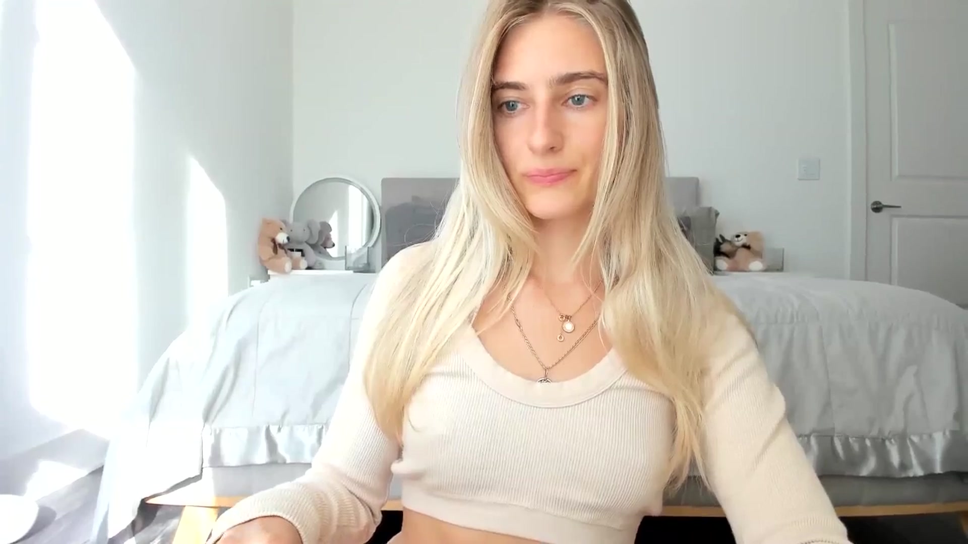 Gallery image thumbnail from Vodka_Queen's myfreecams stream on, 09/26/2024, 23:55 image 2 of 20