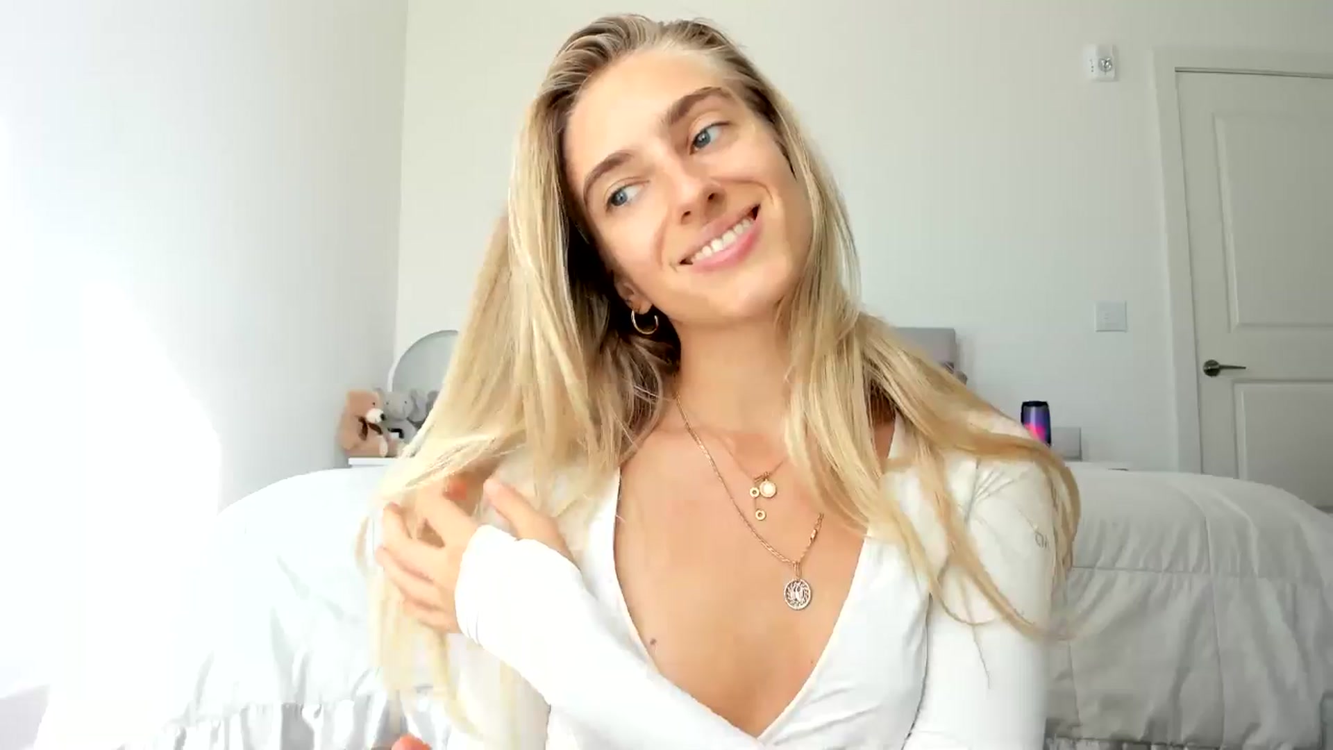Gallery image thumbnail from Vodka_Queen's myfreecams stream on, 09/27/2024, 22:57 image 20 of 20