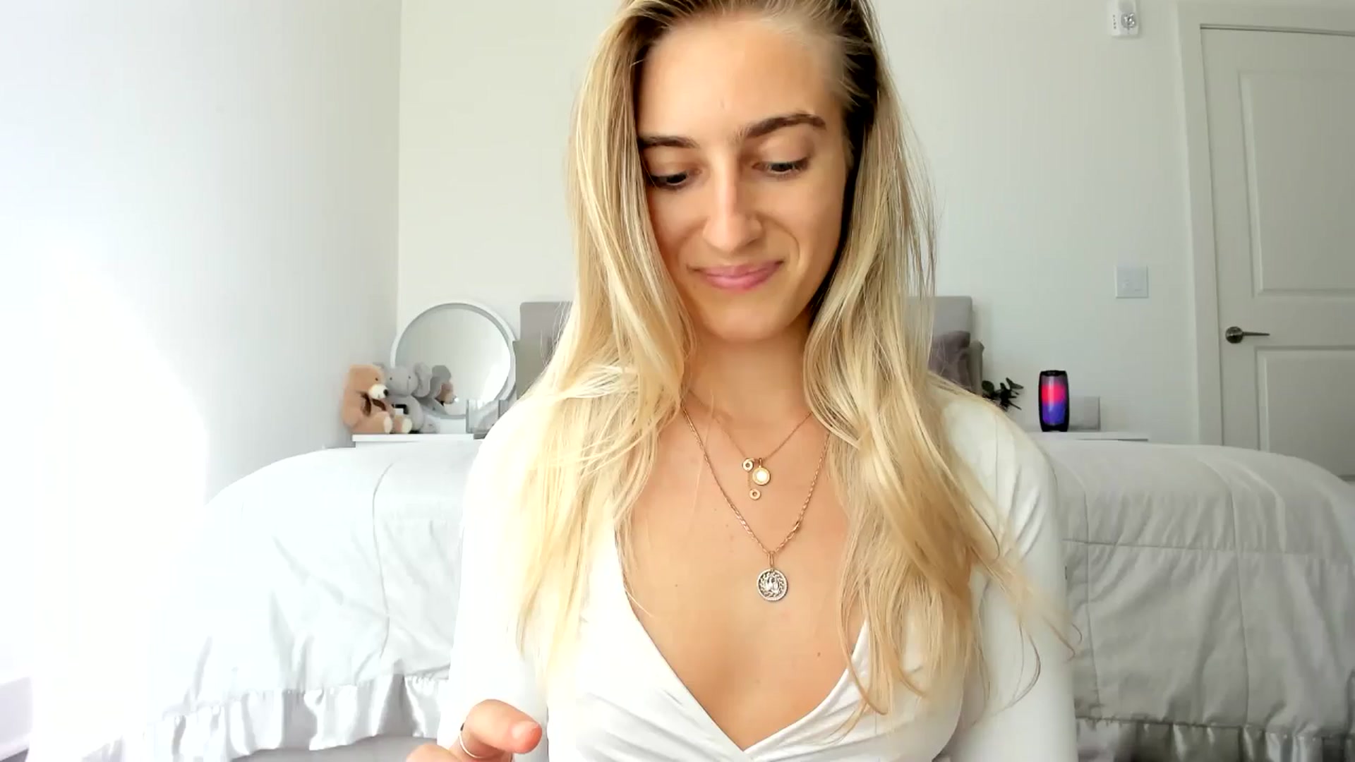 Gallery image thumbnail from Vodka_Queen's myfreecams stream on, 09/27/2024, 22:57 image 19 of 20