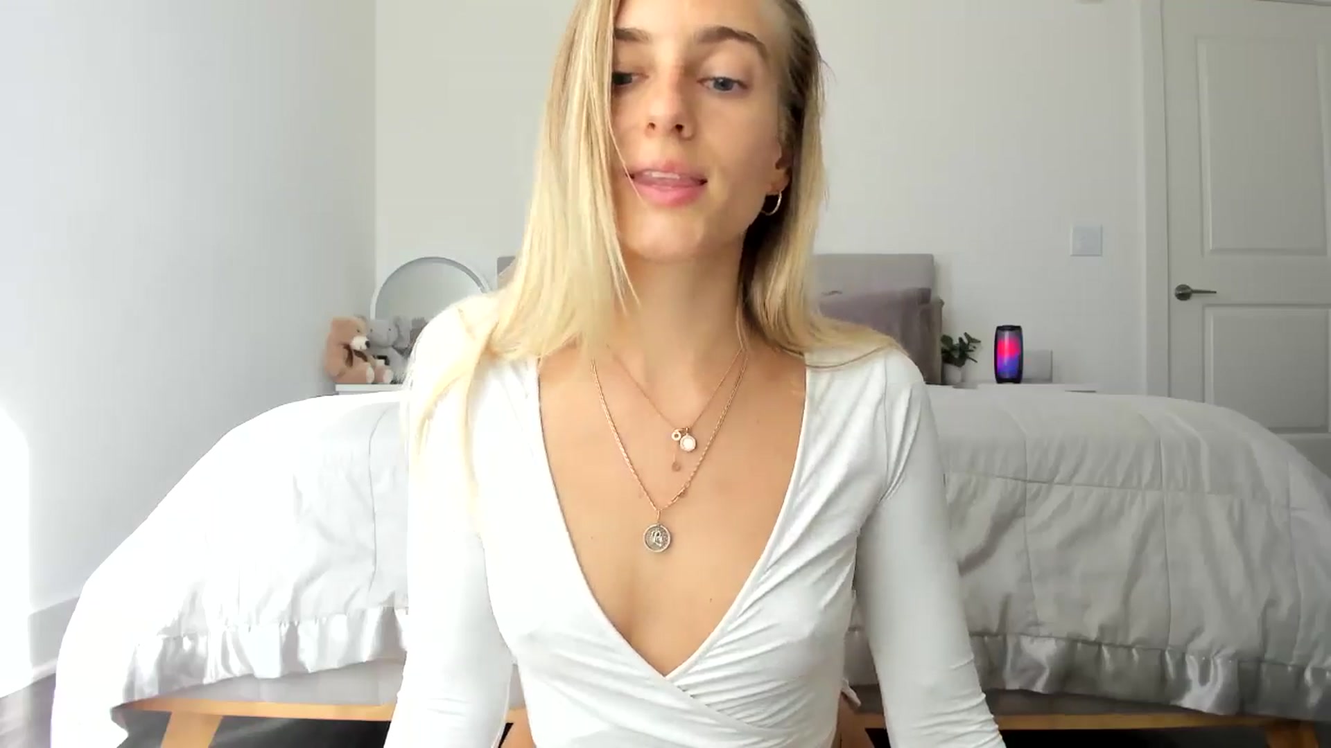 Gallery image thumbnail from Vodka_Queen's myfreecams stream on, 09/27/2024, 22:57 image 8 of 20