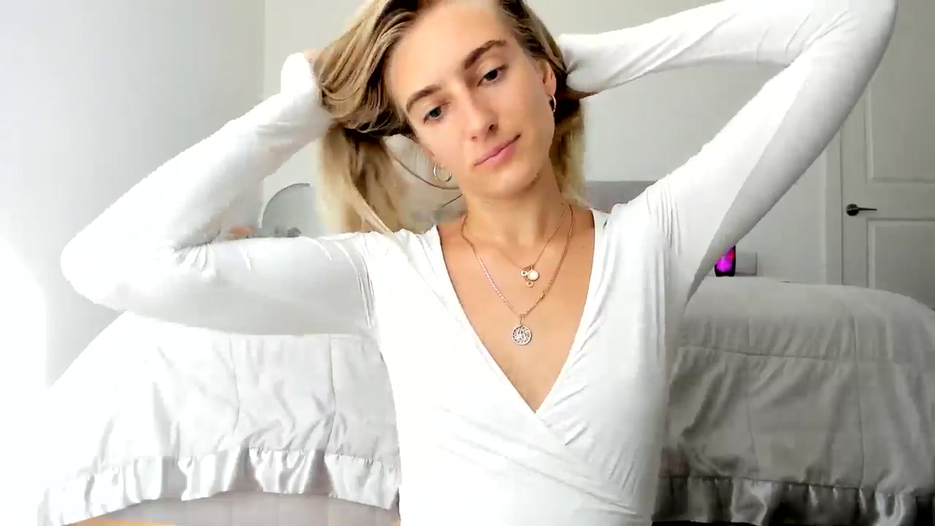 Gallery image thumbnail from Vodka_Queen's myfreecams stream on, 09/27/2024, 22:57 image 12 of 20