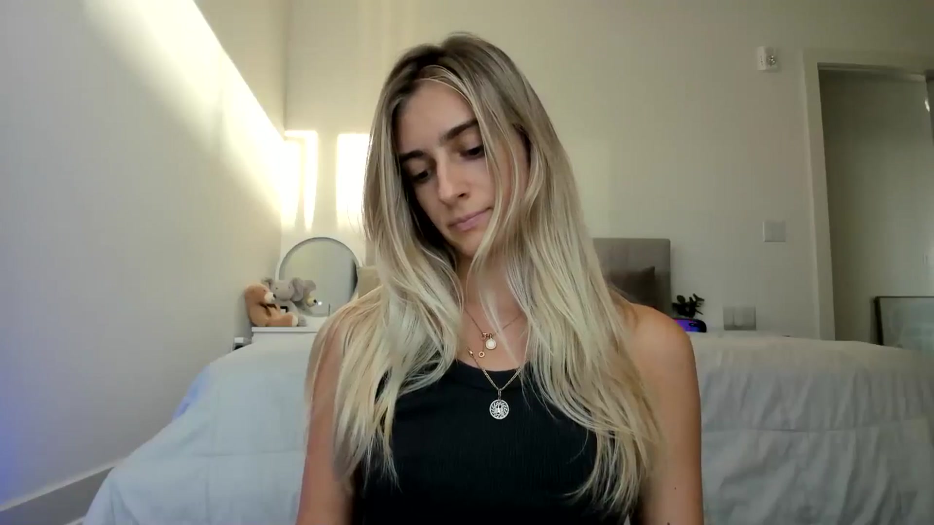 Gallery image thumbnail from Vodka_Queen's myfreecams stream on, 09/30/2024, 24:59 image 19 of 20