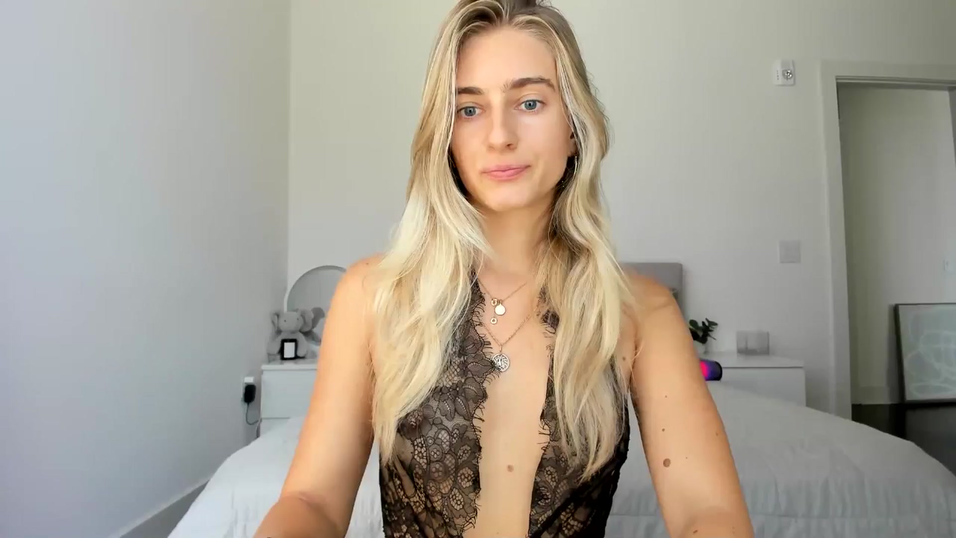 Gallery image thumbnail from Vodka_Queen's myfreecams stream on, 09/30/2024, 23:43 image 3 of 20
