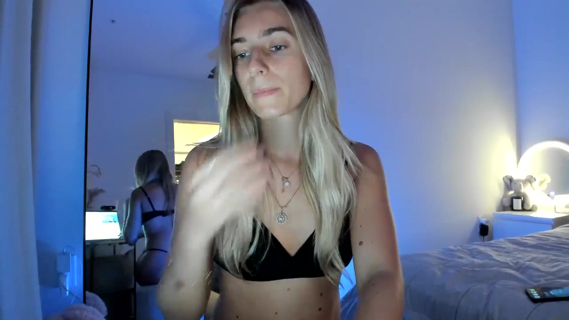 Gallery image thumbnail from Vodka_Queen's myfreecams stream on, 10/03/2024, 05:03 image 17 of 20