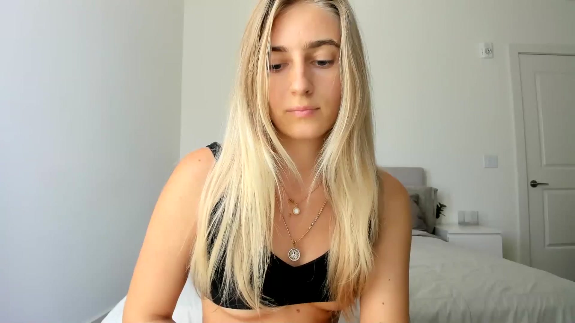 Gallery image thumbnail from Vodka_Queen's myfreecams stream on, 10/03/2024, 22:04 image 6 of 20