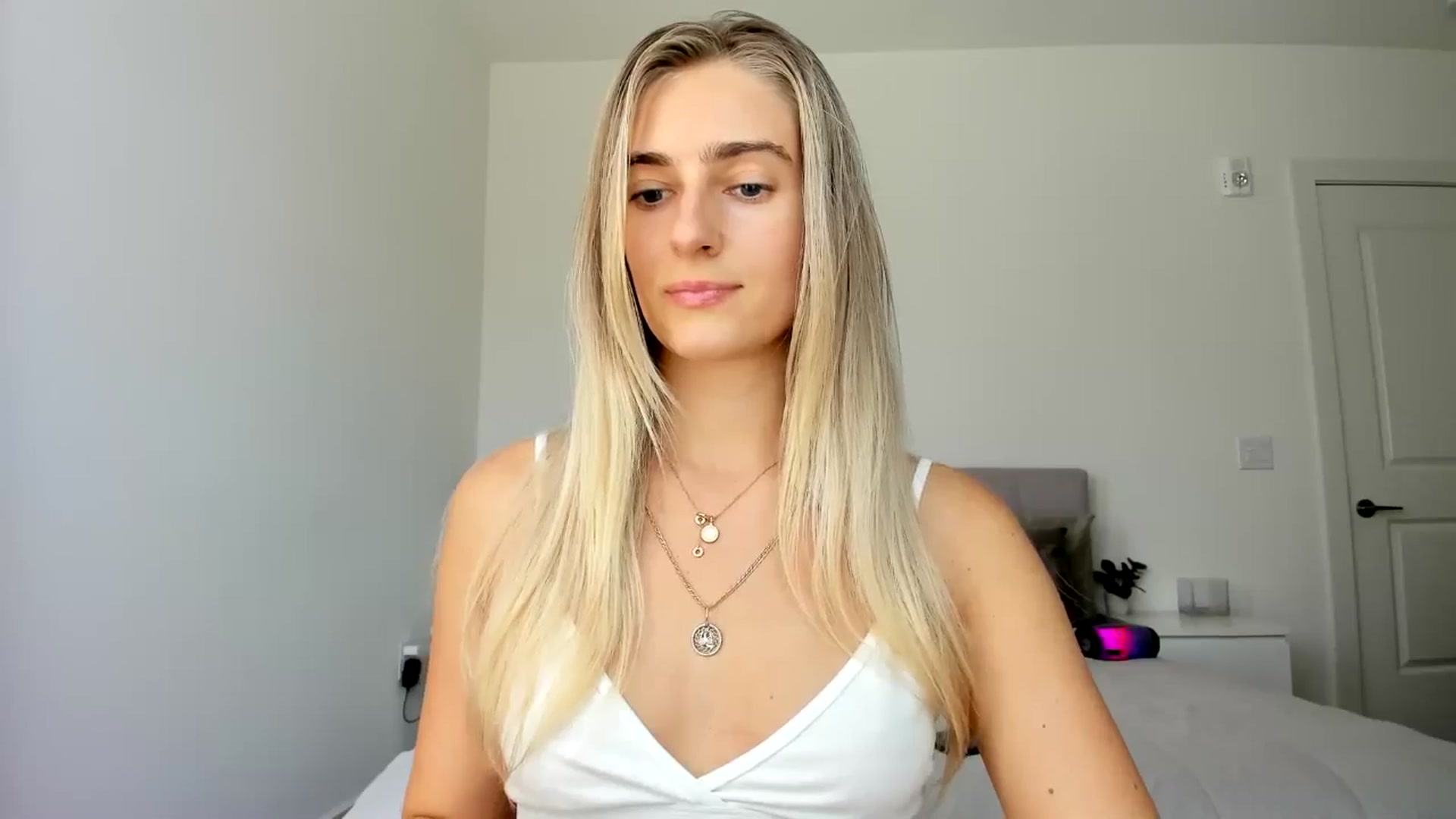Gallery image thumbnail from Vodka_Queen's myfreecams stream on, 10/04/2024, 21:21 image 10 of 20