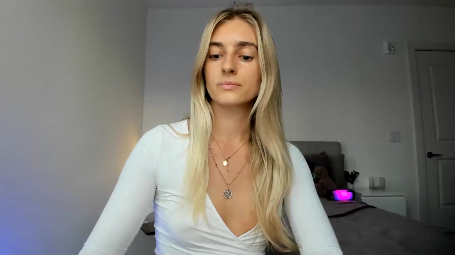 Gallery image thumbnail from Vodka_Queen's myfreecams stream on, 10/10/2024, 05:08 image 6 of 20