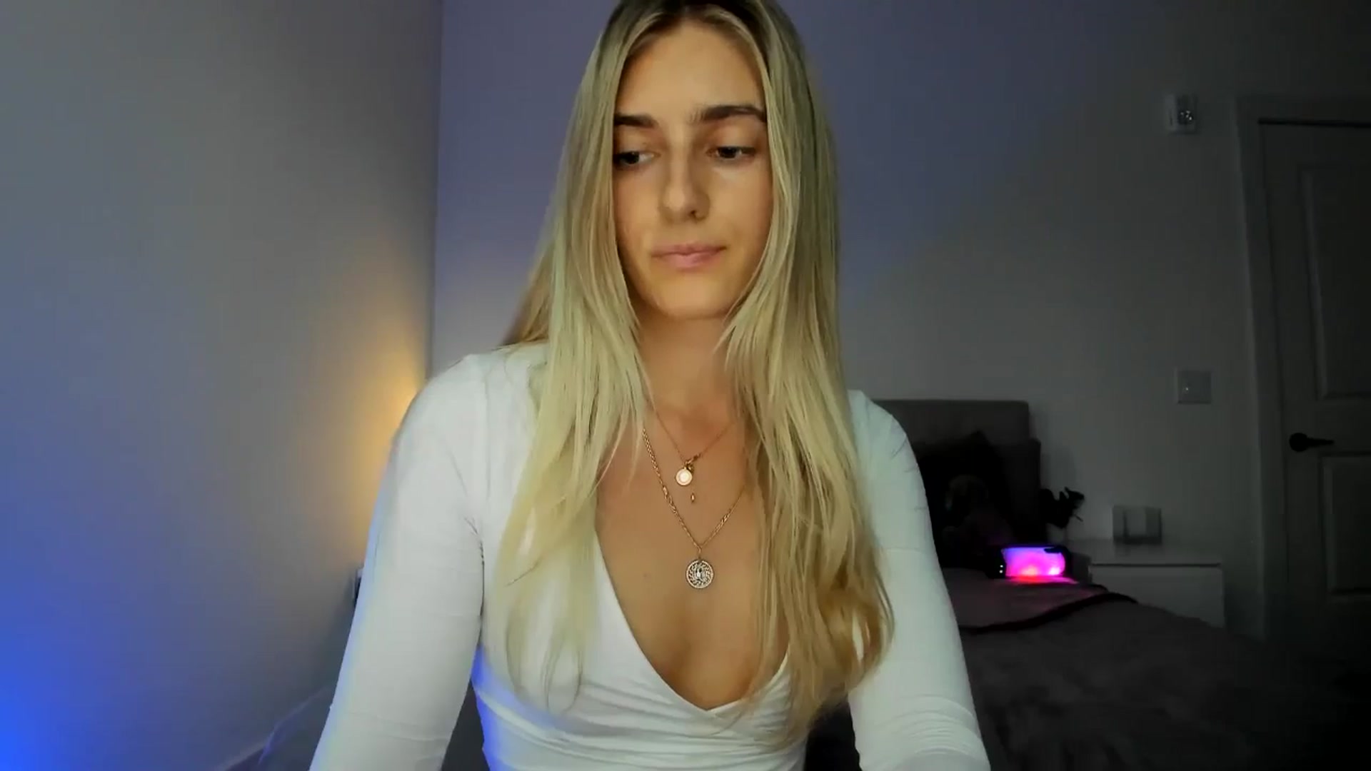Gallery image thumbnail from Vodka_Queen's myfreecams stream on, 10/10/2024, 05:08 image 7 of 20