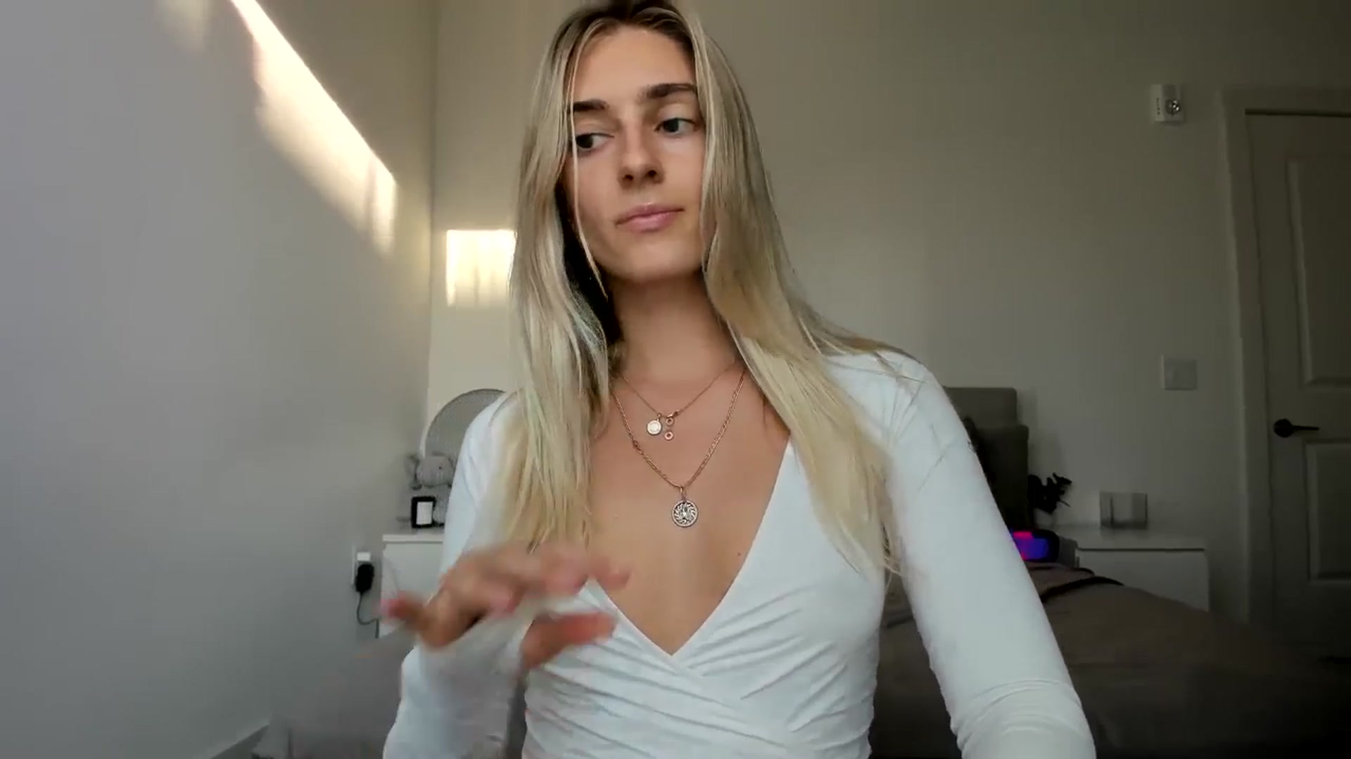 Gallery image thumbnail from Vodka_Queen's myfreecams stream on, 10/10/2024, 05:18 image 2 of 20