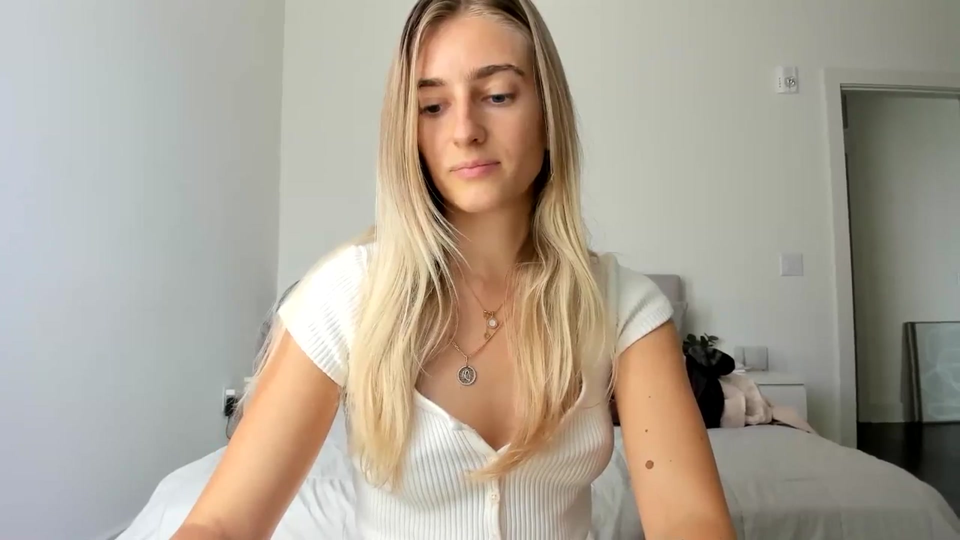 Gallery image thumbnail from Vodka_Queen's myfreecams stream on, 10/13/2024, 21:37 image 20 of 20