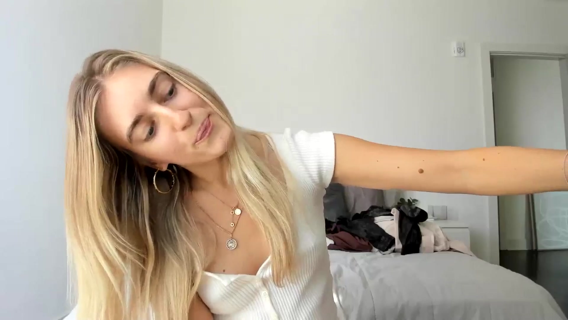 Gallery image thumbnail from Vodka_Queen's myfreecams stream on, 10/13/2024, 21:37 image 18 of 20