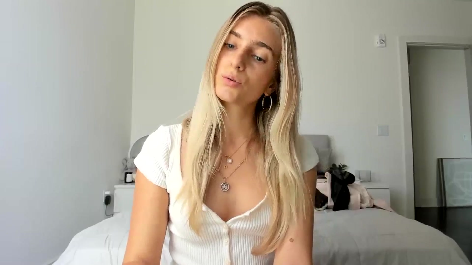 Gallery image thumbnail from Vodka_Queen's myfreecams stream on, 10/13/2024, 21:37 image 19 of 20