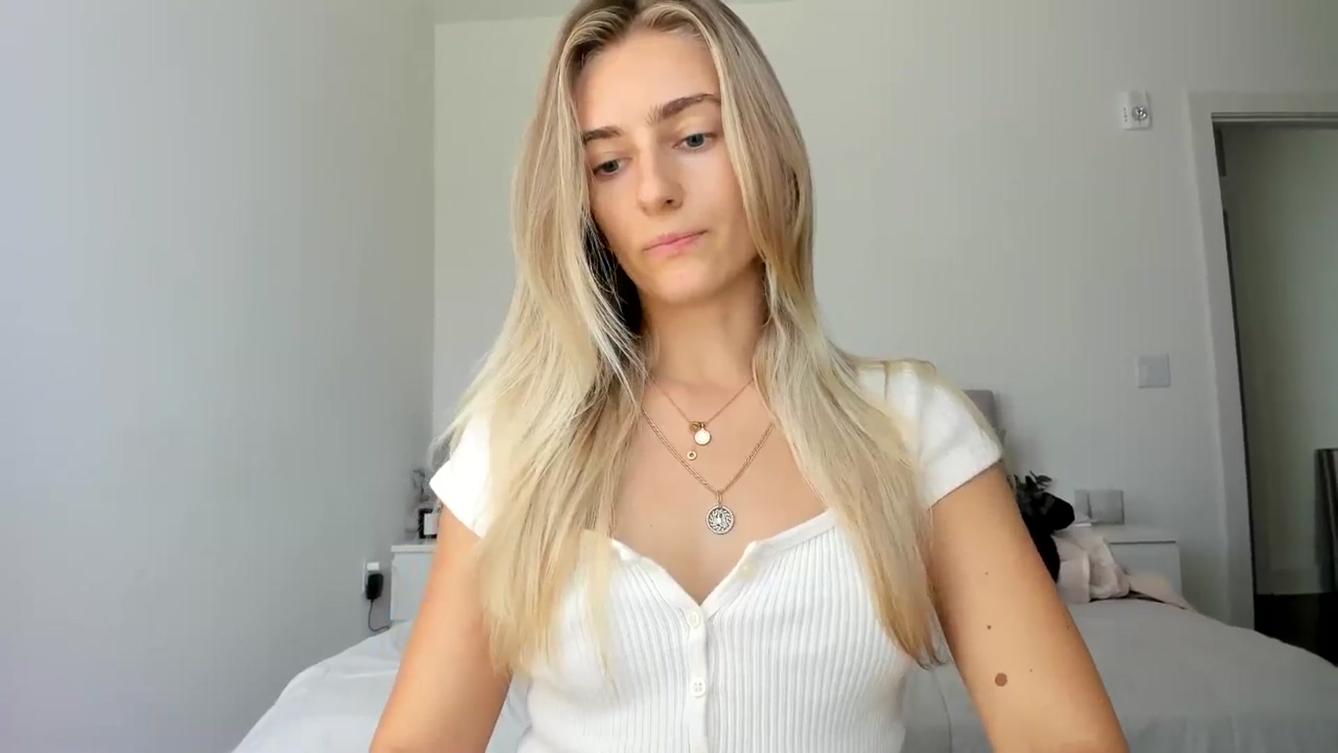 Gallery image thumbnail from Vodka_Queen's myfreecams stream on, 10/13/2024, 21:37 image 5 of 20